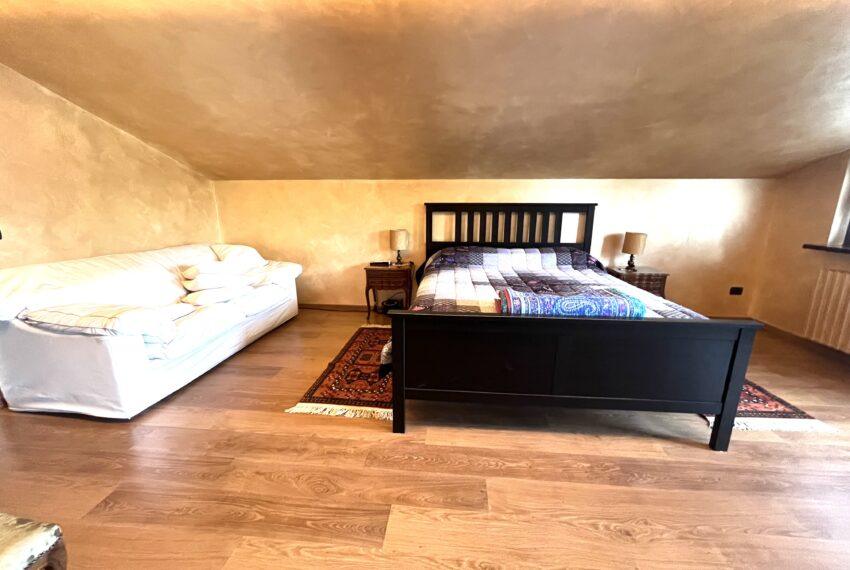 camera da letto sottotetto.4